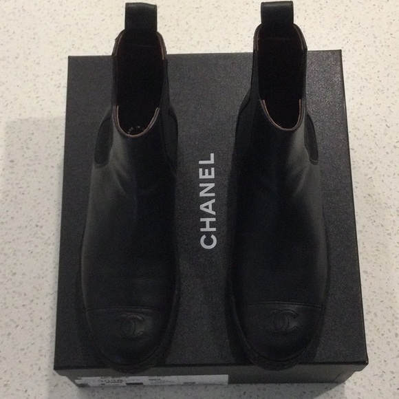 NWT AUTHENTIC CHANEL ANKLE BOOTS 2021                 SIZE    39.5 BLACK - Picture 3 of 8